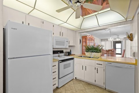 Condo in Largo, Florida, 2 bedrooms  № 1917978 - photo 6