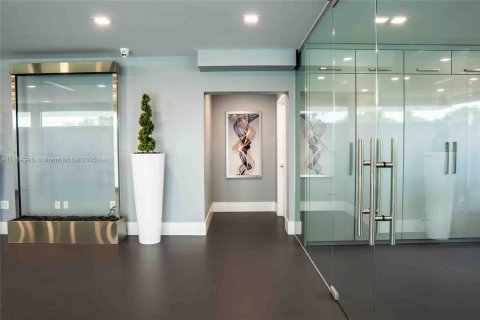 Купить коммерческую недвижимость в Хайалиа, Флорида № 2012756 - фото 4