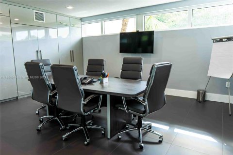 Купить коммерческую недвижимость в Хайалиа, Флорида № 2012756 - фото 9