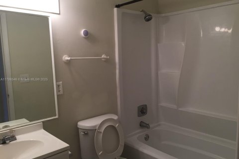 Condominio en alquiler en Pompano Beach, Florida, 1 dormitorio, 72.93 m2 № 1738355 - foto 2