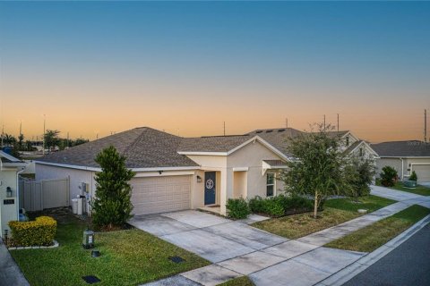 House in Davenport, Florida 3 bedrooms, 144.93 sq.m. № 2213788 - photo 2