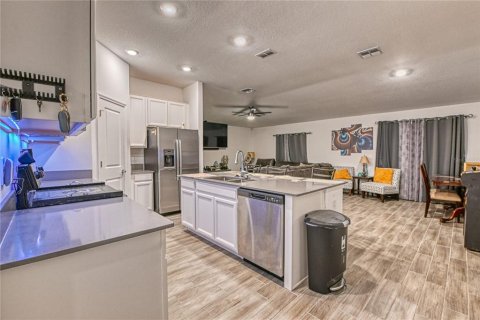 House in Davenport, Florida 3 bedrooms, 144.93 sq.m. № 2213788 - photo 4