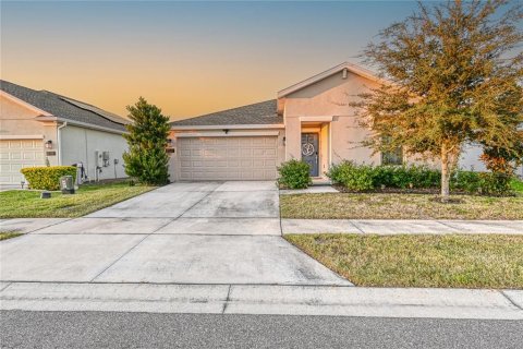 House in Davenport, Florida 3 bedrooms, 144.93 sq.m. № 2213788