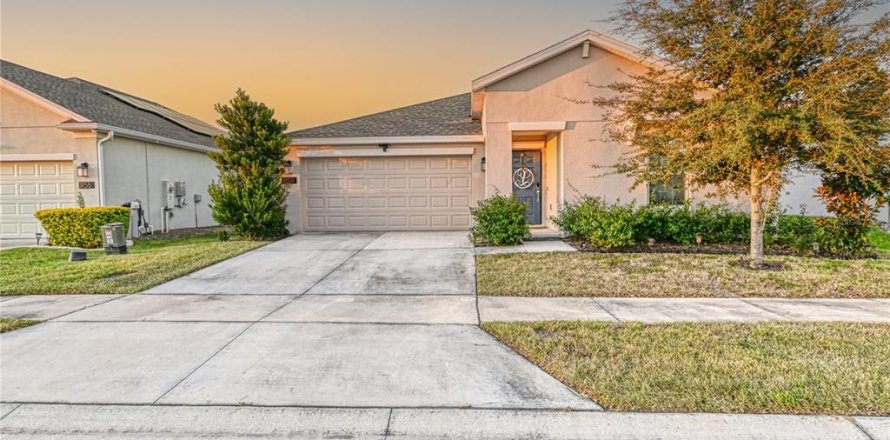 House in Davenport, Florida 3 bedrooms, 144.93 sq.m. № 2213788