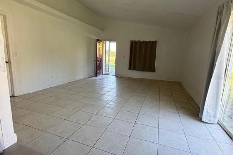 House in Orlando, Florida 3 bedrooms, 102.56 sq.m. № 2395993 - photo 2