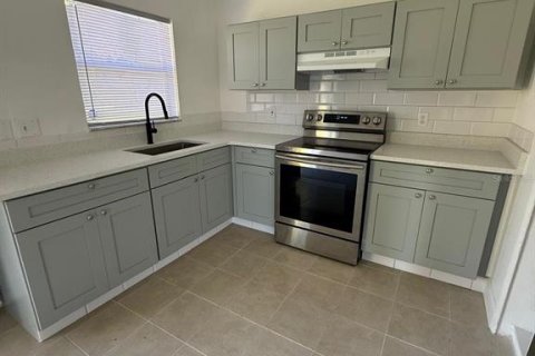 House in Orlando, Florida 3 bedrooms, 102.56 sq.m. № 2395993 - photo 4