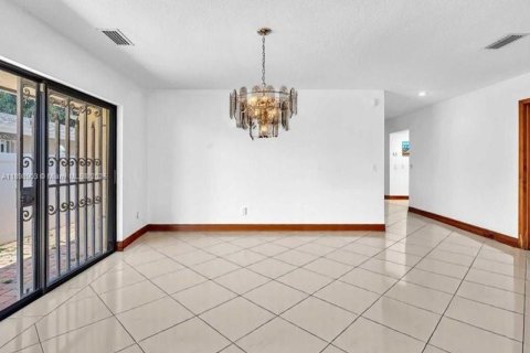 Casa en venta en Fort Lauderdale, Florida, 3 dormitorios, 197.88 m2 № 1966092 - foto 12