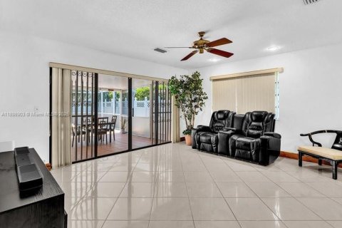Casa en venta en Fort Lauderdale, Florida, 3 dormitorios, 197.88 m2 № 1966092 - foto 27