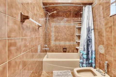 Casa en venta en Fort Lauderdale, Florida, 3 dormitorios, 197.88 m2 № 1966092 - foto 24