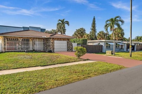 Casa en venta en Fort Lauderdale, Florida, 3 dormitorios, 197.88 m2 № 1966092 - foto 4