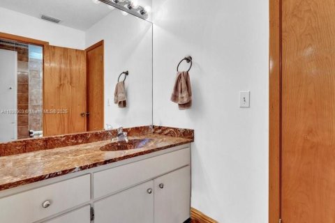 Casa en venta en Fort Lauderdale, Florida, 3 dormitorios, 197.88 m2 № 1966092 - foto 17