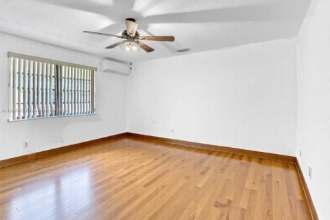 Casa en venta en Fort Lauderdale, Florida, 3 dormitorios, 197.88 m2 № 1966092 - foto 15