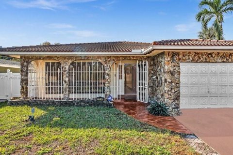 Casa en venta en Fort Lauderdale, Florida, 3 dormitorios, 197.88 m2 № 1966092 - foto 2