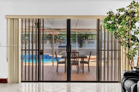 Casa en venta en Fort Lauderdale, Florida, 3 dormitorios, 197.88 m2 № 1966092 - foto 30