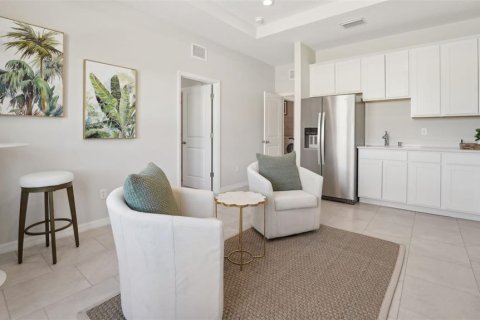 Casa en venta en Zephyrhills, Florida, 4 dormitorios, 259.57 m2 № 1905147 - foto 3