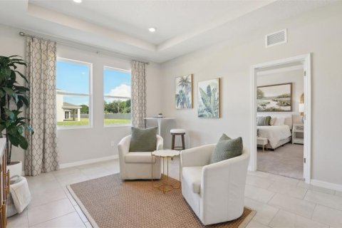 Casa en venta en Zephyrhills, Florida, 4 dormitorios, 259.57 m2 № 1905147 - foto 4