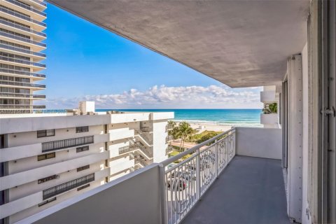 Copropriété à louer à Miami Beach, Floride: 2 chambres, 122.91 m2 № 1863410 - photo 1