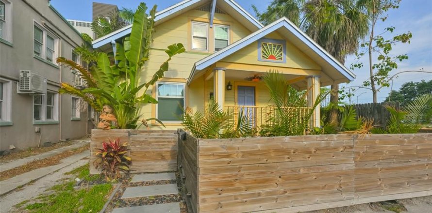 Villa ou maison à Saint Petersburg, Floride 2 chambres, 91.04 m2 № 2148562