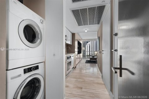 Condo in Miami, Florida  № 2029291 - photo 10