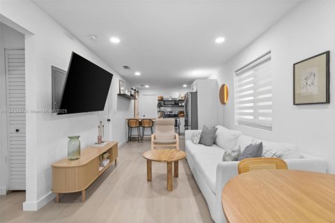 Villa ou maison à vendre à Miami, Floride: 3 chambres, 96.25 m2 № 1928128 - photo 2