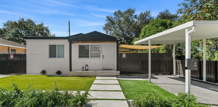 Villa ou maison à Miami, Floride 3 chambres, 96.25 m2 № 1928128