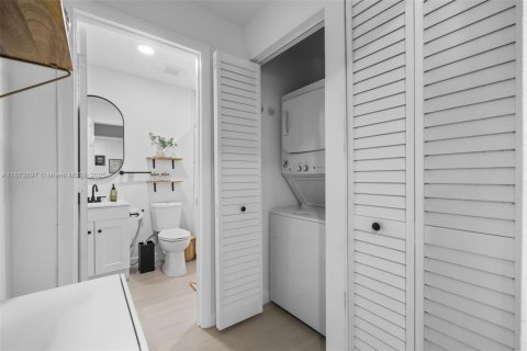 Villa ou maison à vendre à Miami, Floride: 3 chambres, 96.25 m2 № 1928128 - photo 13