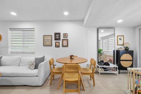 Villa ou maison à vendre à Miami, Floride: 3 chambres, 96.25 m2 № 1928128 - photo 5