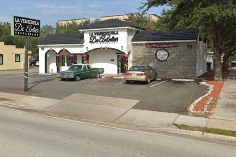 Propiedad comercial en venta en Kissimmee, Florida, 144.37 m2 № 1824092 - foto 2