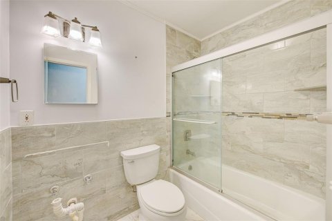 Casa en venta en Tampa, Florida, 3 dormitorios, 155.98 m2 № 1801712 - foto 11