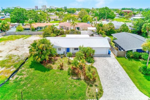 Casa en venta en Tampa, Florida, 3 dormitorios, 155.98 m2 № 1801712 - foto 1