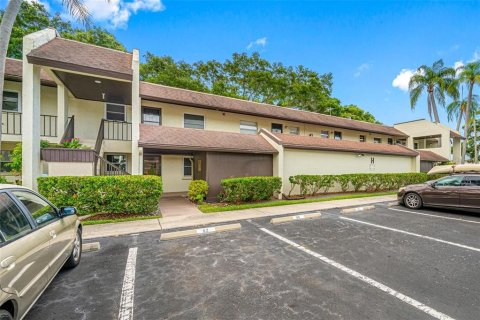 Condominio en alquiler en Largo, Florida, 2 dormitorios, 78.04 m2 № 1837754 - foto 1