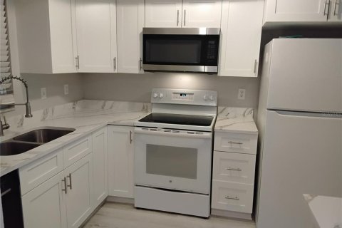 Condominio en alquiler en Largo, Florida, 2 dormitorios, 78.04 m2 № 1837754 - foto 3