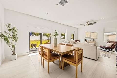 House in Mascotte, Florida 4 bedrooms, 185.62 sq.m. № 1869578 - photo 17