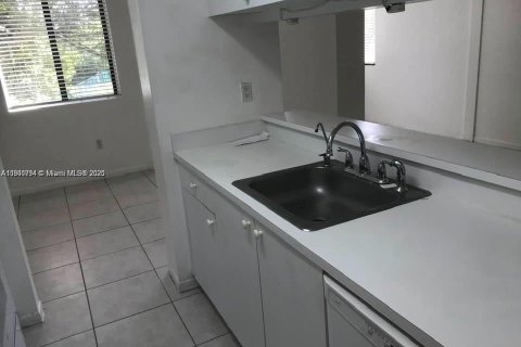 Condominio en venta en Miami, Florida, 2 dormitorios, 99.78 m2 № 1952088 - foto 13
