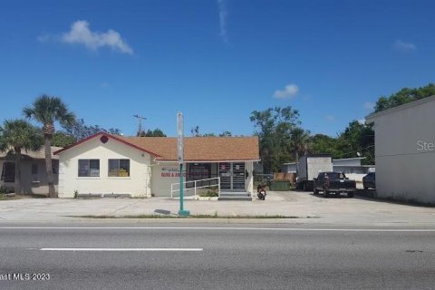 Commercial property in Titusville, Florida № 1717207 - photo 1