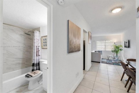 Снять в аренду квартиру в Майами, Флорида 1 спальня, 78.97м2, № 1957566 - фото 7