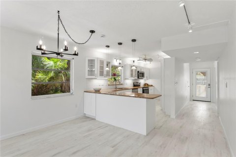 Condo in Longboat Key, Florida, 2 bedrooms № 2098397 - photo 18