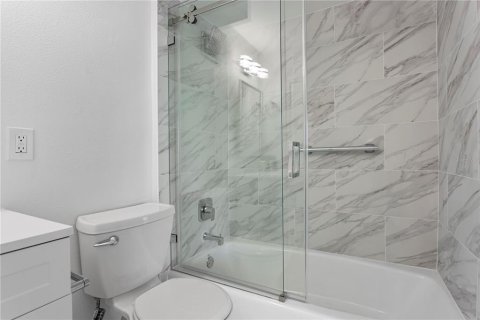 Condo in Longboat Key, Florida, 2 bedrooms № 2098397 - photo 13