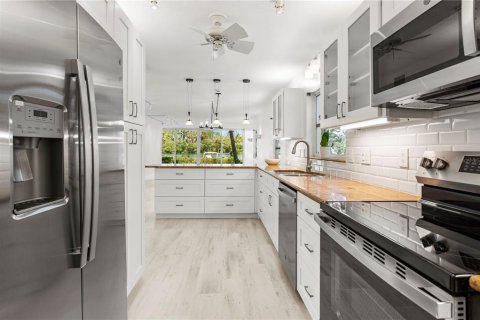 Condo in Longboat Key, Florida, 2 bedrooms № 2098397 - photo 25