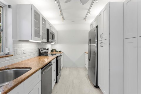 Condo in Longboat Key, Florida, 2 bedrooms № 2098397 - photo 24