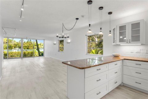 Condo in Longboat Key, Florida, 2 bedrooms № 2098397 - photo 22