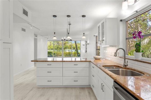 Condo in Longboat Key, Florida, 2 bedrooms № 2098397 - photo 26