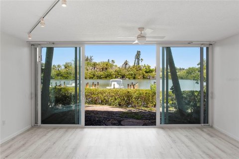 Condo in Longboat Key, Florida, 2 bedrooms № 2098397 - photo 15