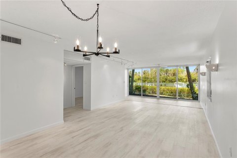 Condo in Longboat Key, Florida, 2 bedrooms № 2098397 - photo 29