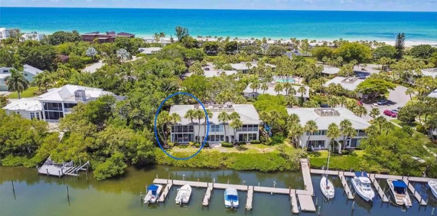 Condo in Longboat Key, Florida, 2 bedrooms № 2098397