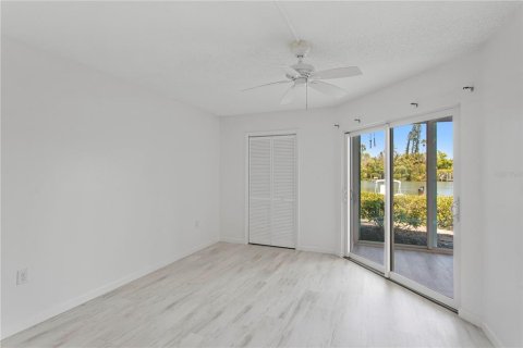 Condo in Longboat Key, Florida, 2 bedrooms № 2098397 - photo 10