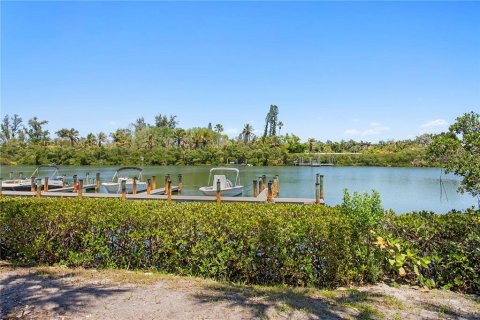 Condo in Longboat Key, Florida, 2 bedrooms № 2098397 - photo 17