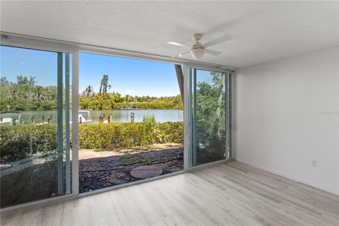 Condo in Longboat Key, Florida, 2 bedrooms № 2098397 - photo 16