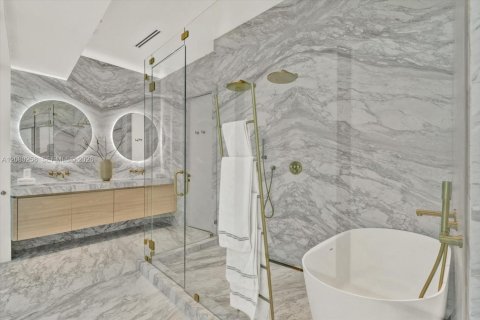 House in Miami, Florida 5 bedrooms, 486.53 sq.m. № 2340414 - photo 27