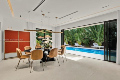 House in Miami, Florida 5 bedrooms, 486.53 sq.m. № 2340414 - photo 14